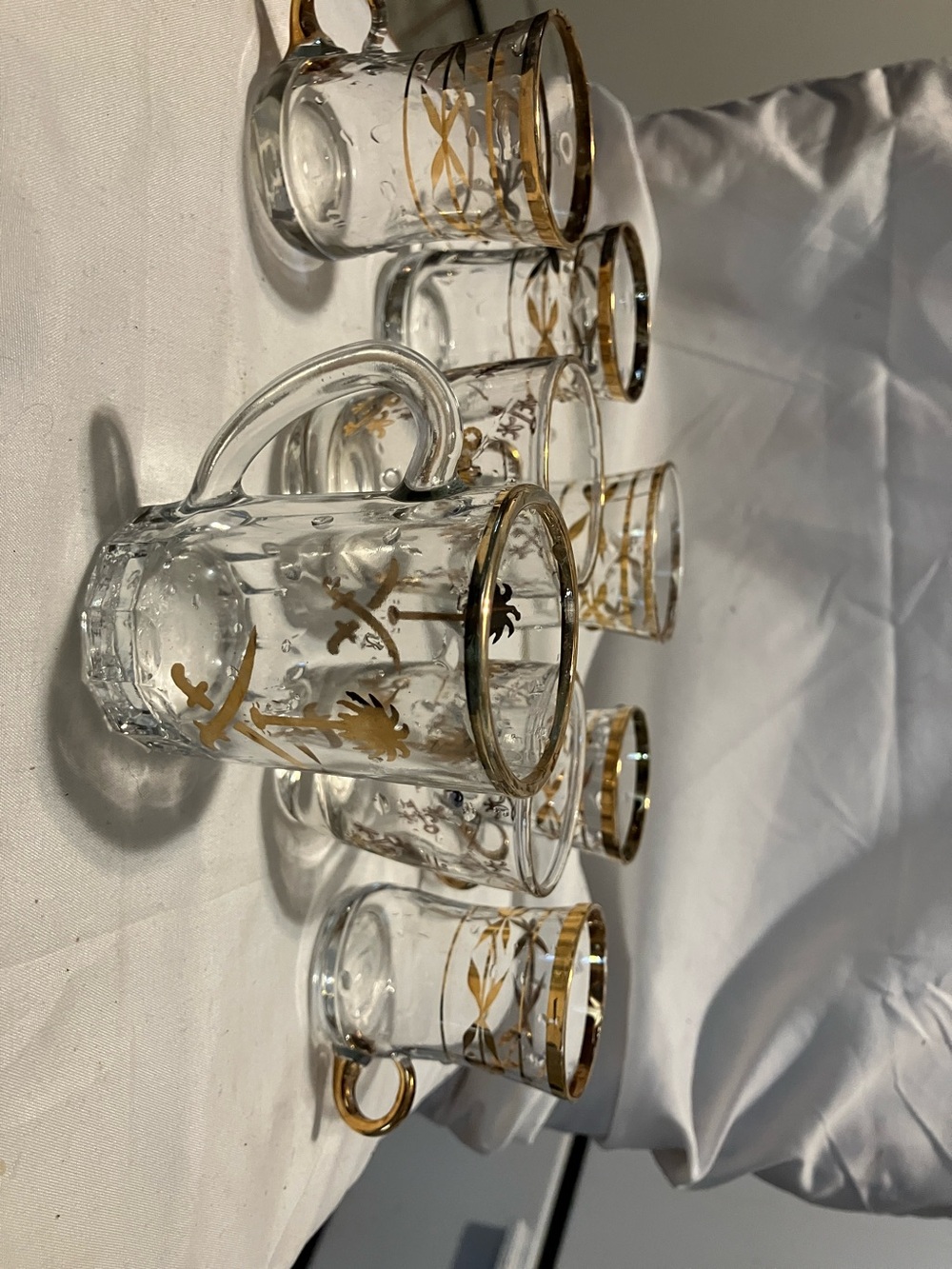 Lovely asstd 8 pc set of vintage , cordial- shot glasses with gold
